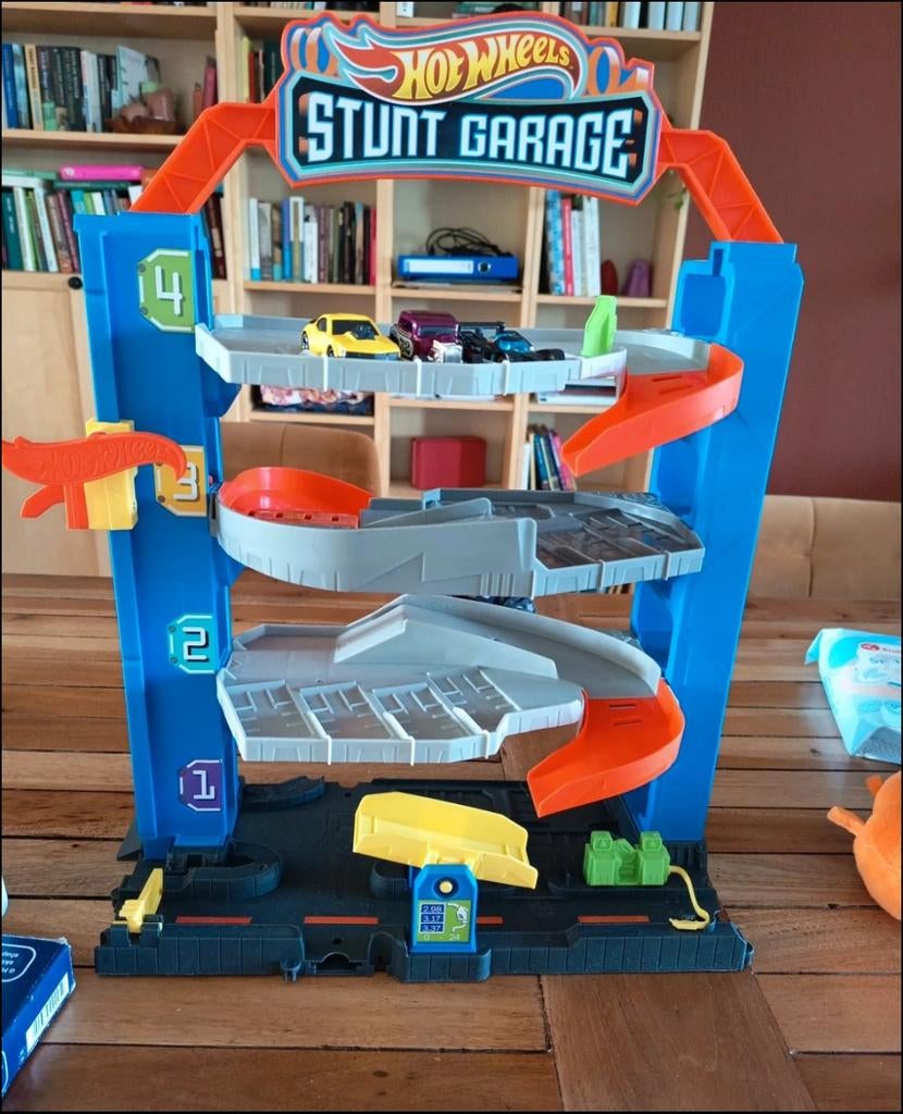 Hot Wheels stunt garage nieuw met drie autootjes, Ophalen of Verzenden, Nieuw