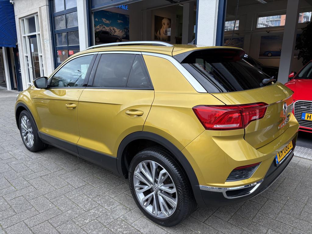 Volkswagen T-Roc 1.0 TSI Style - NL AUTO/PANO/CARPLAY/COCKPI, Voorwielaandrijving, Gebruikt, 116 pk, Bedrijf