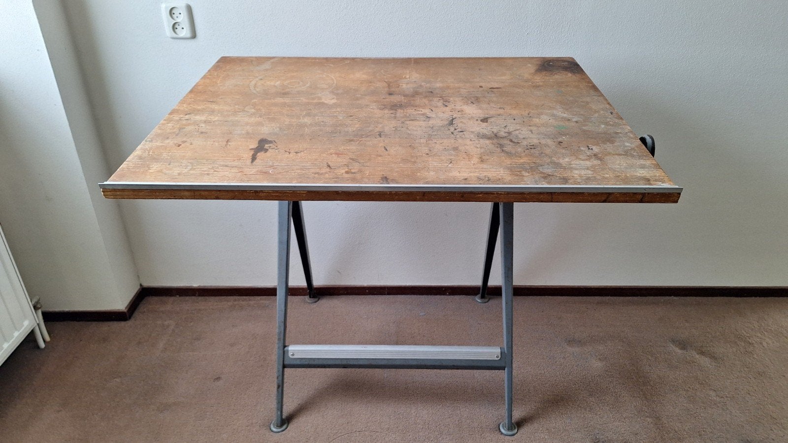 tekentafel met robuust metalen onderstel en houten werkblad, Ophalen, Gebruikt, Metaal, Rechthoekig