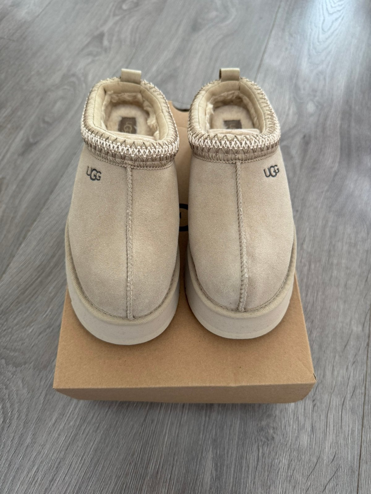 UGG TAZZ II pantoffels, Kleding | Dames, Beige, Nieuw, Ophalen of Verzenden, Pantoffels of Sloffen