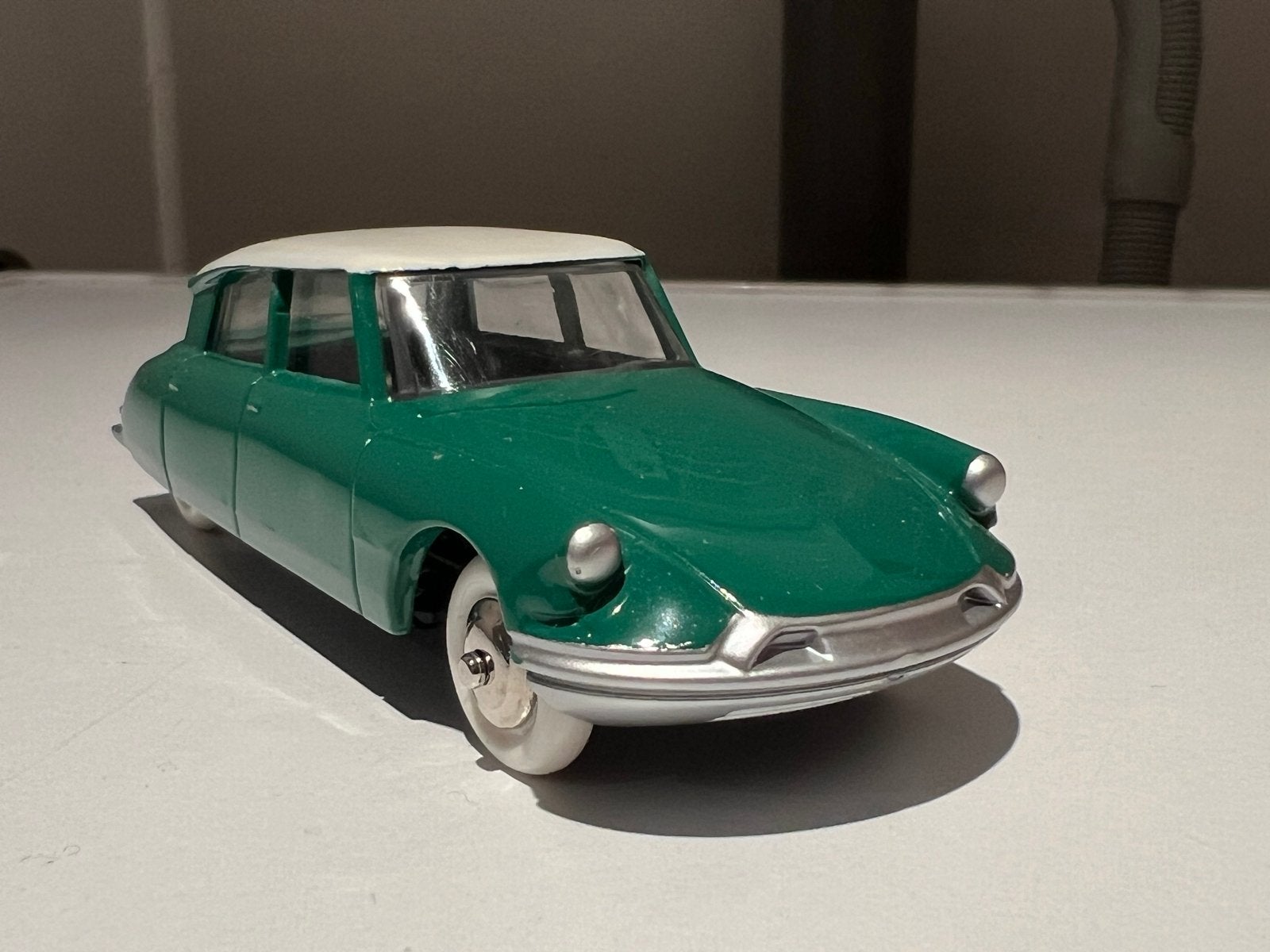 Dinky Toys Citroën DS 19 - Groen met wit dak, Ophalen of Verzenden, Zo goed als nieuw, Auto, Dinky Toys