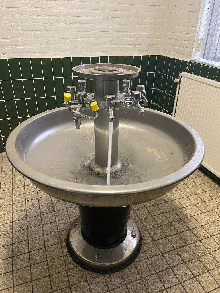 Professionele RVS Wasfontein met 8 kranen en een 1 oogdouche, Ophalen, Gebruikt, Rvs, Kraan