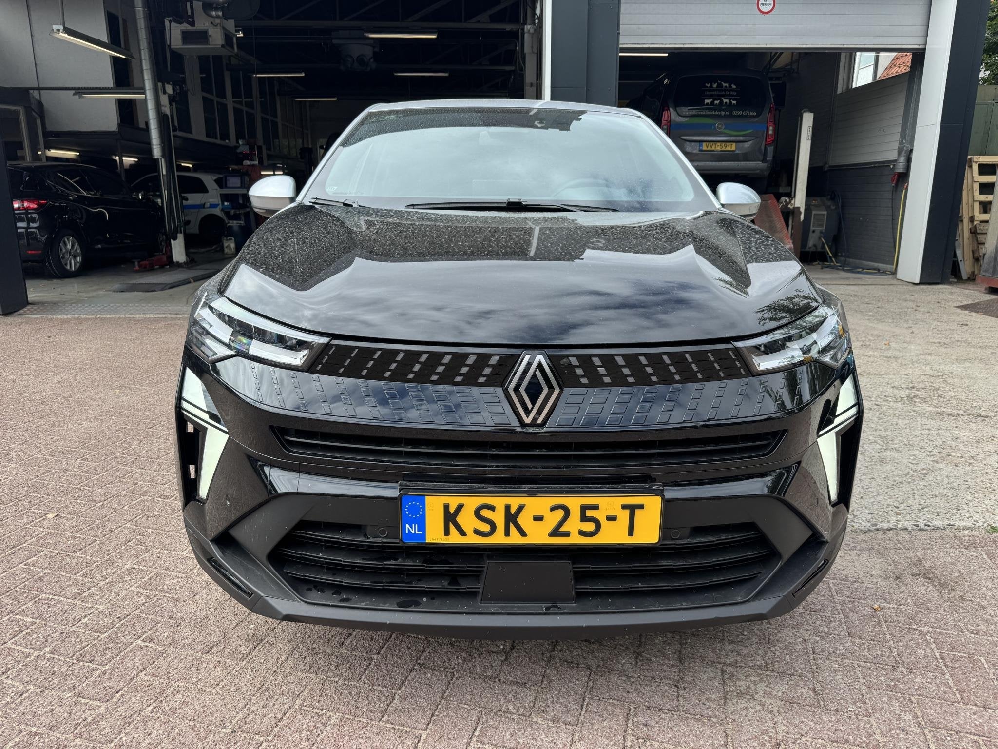 Renault Captur 1.8 E-Tech full hybrid 160 Techno, 4 cilinders, Parkeersensor, Leder en Stof, Zwart