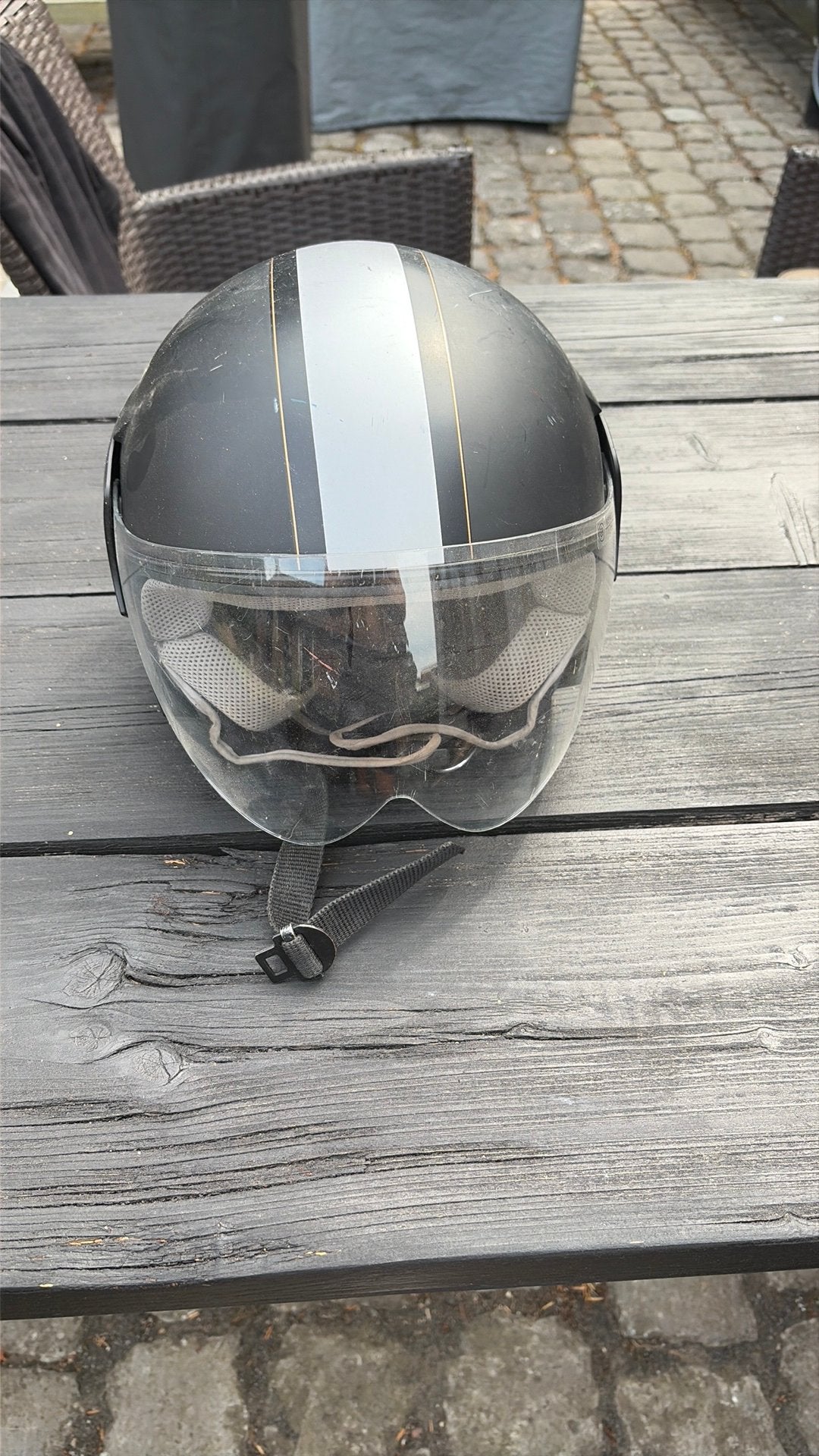 Helm, Ophalen, Zo goed als nieuw