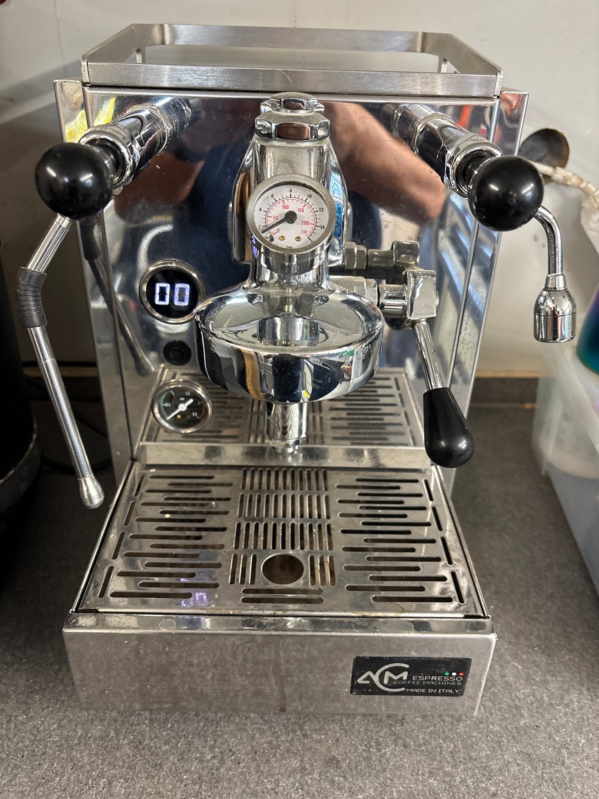 ACM Espresso apparaat met Mahlkönig bonenmaler, Stoompijpje, Espresso apparaat, 10 kopjes of meer, Zo goed als nieuw