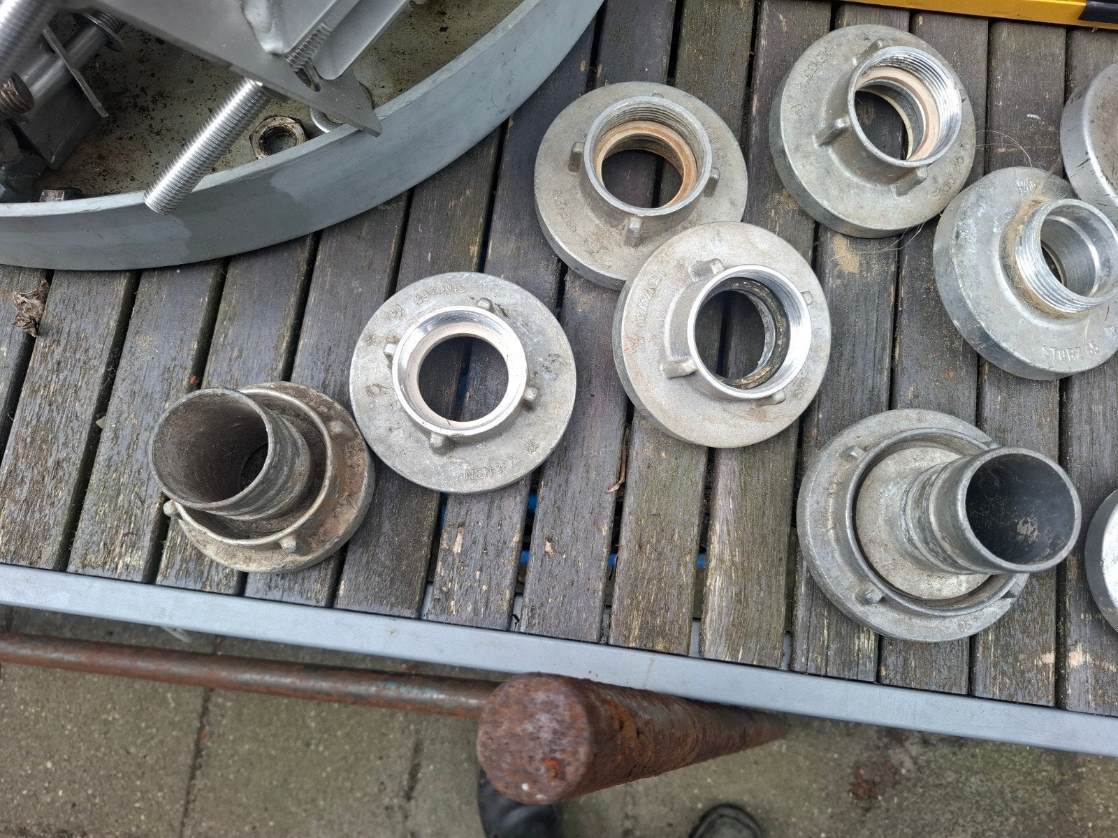 Storz koppelingen, Ophalen, Minder dan 50 mm