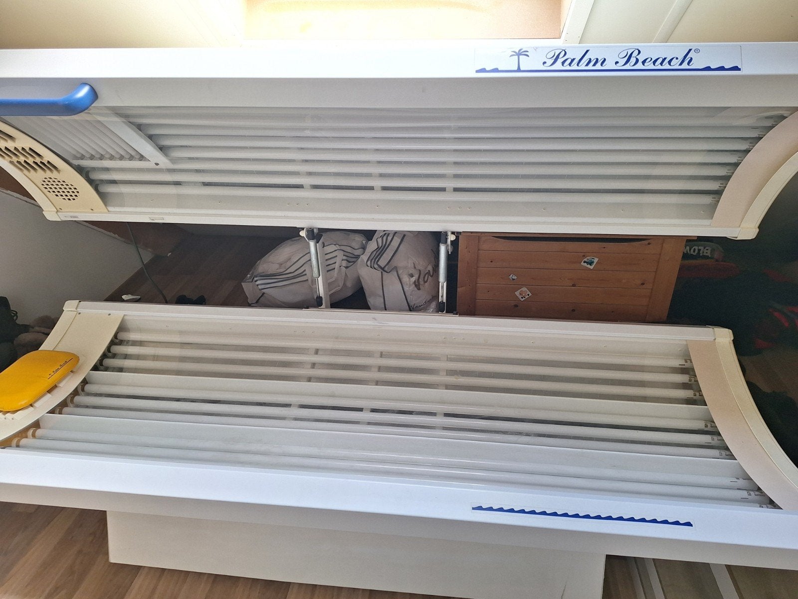 Gratis zonnebank Palm Beach - Ophalen in Geldrop, Ophalen, Gebruikt, Zonnebank dubbelzijdig, 15 lampen of meer
