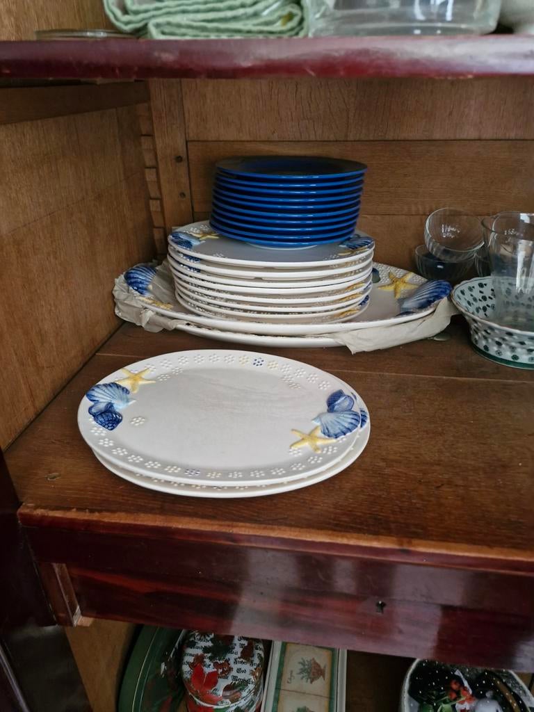 Servies met schelp- en zeesterdecoratie, Huis en Inrichting, Keuken | Servies, Gebruikt, Keramiek, Ophalen of Verzenden, Overige stijlen