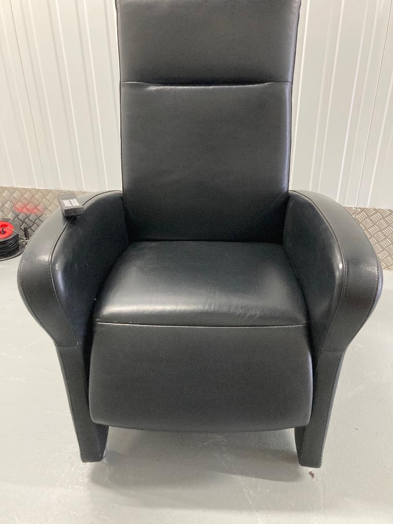 Luxe relax- en sta op-fauteuil, leer, Well-Fair  z.g.a.n., Huis en Inrichting, Ophalen, Luxe en design, Zo goed als nieuw, 50 tot 75 cm
