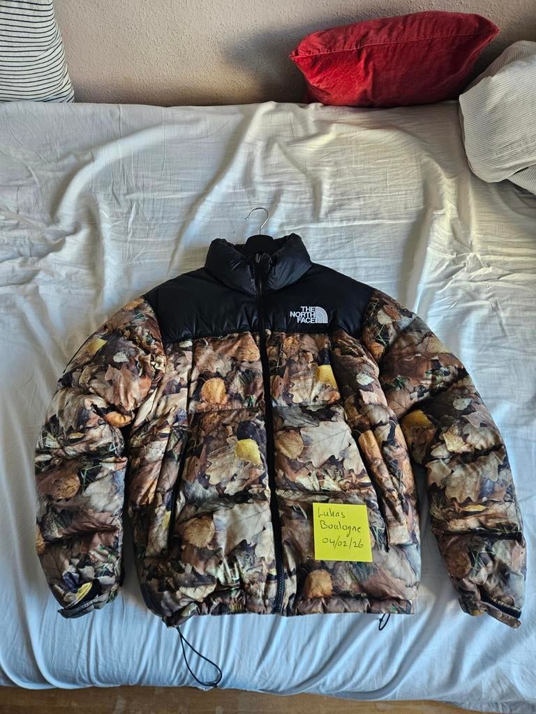The North Face x Supreme Nuptse "Leaves", Kleding | Heren, Jassen | Winter, Overige kleuren, Maat 48/50 (M), Nieuw, Ophalen of Verzenden