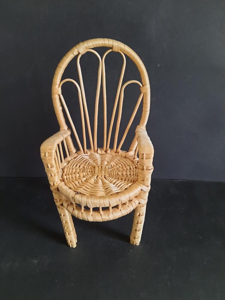 Kleine Rotan Stoel voor een pop, Decoratie, Gebruikt, Onbekend, Ophalen of Verzenden