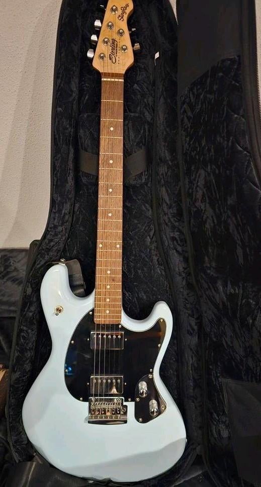 Music Man StingRay SR30, Ophalen of Verzenden, Zo goed als nieuw, Solid body, Overige merken