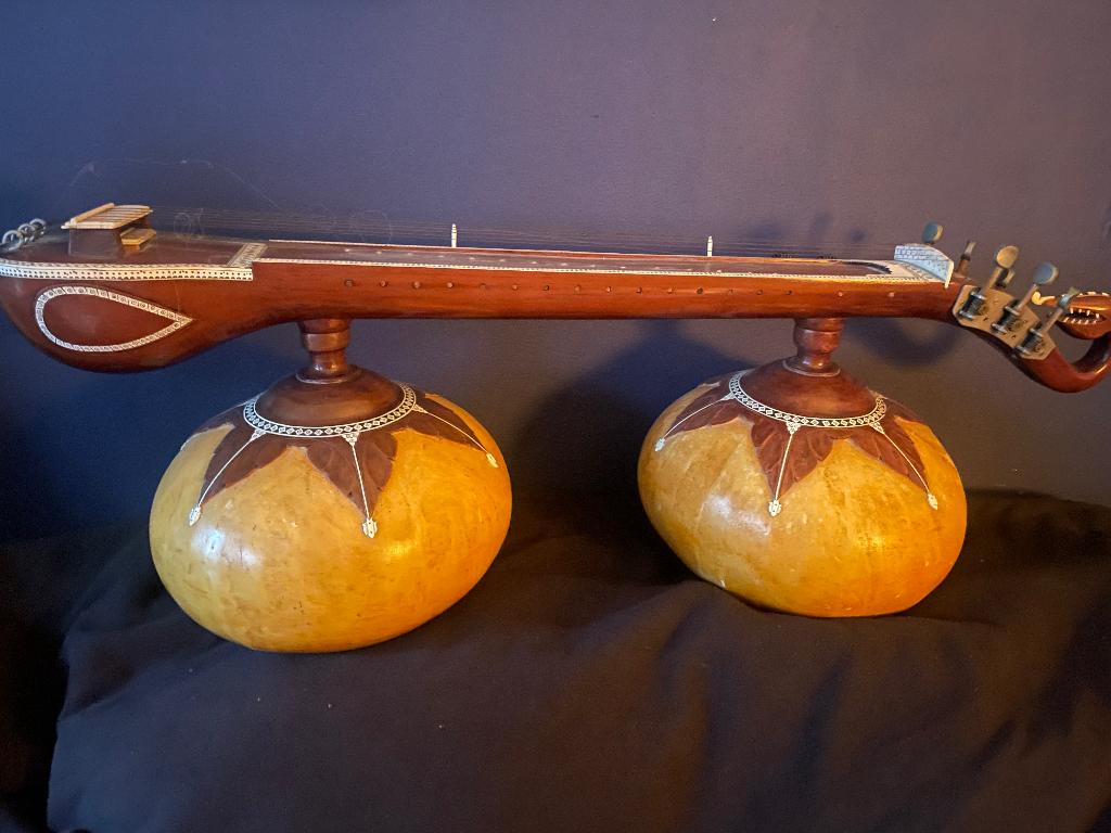 Vichitra Veena ( Noord India), Muziek en Instrumenten, Snaarinstrumenten | Overige, Ophalen, Overige typen