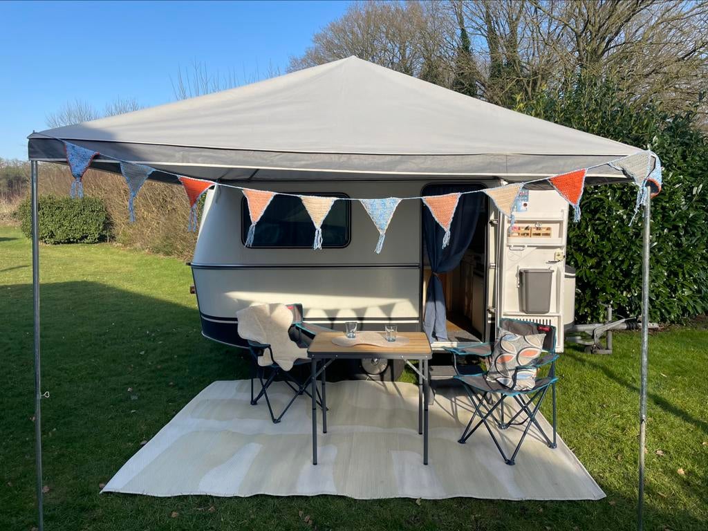 Caravan te huur. Oldtimer caravan Eriba Pan te huur.