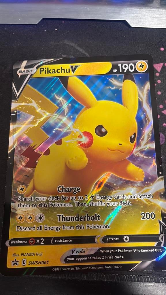 Pikachu V #SWSH061, Ophalen of Verzenden, Zo goed als nieuw