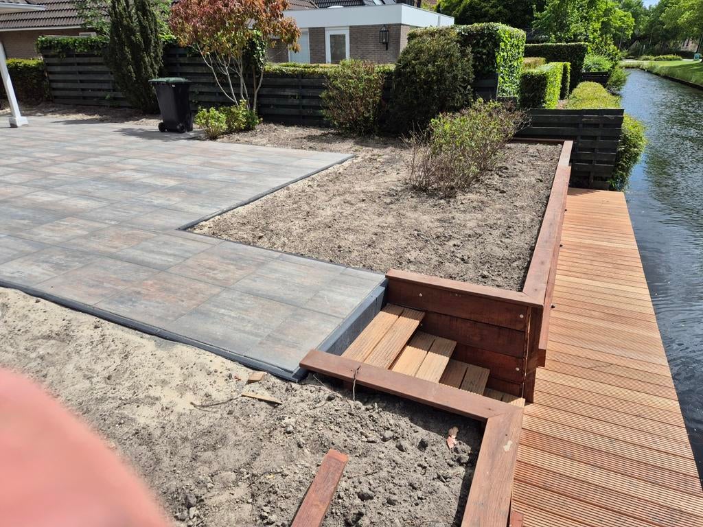 Tuin leeghalen, beschoeiingen, graszoden bestraten onderhoud, Bestrating