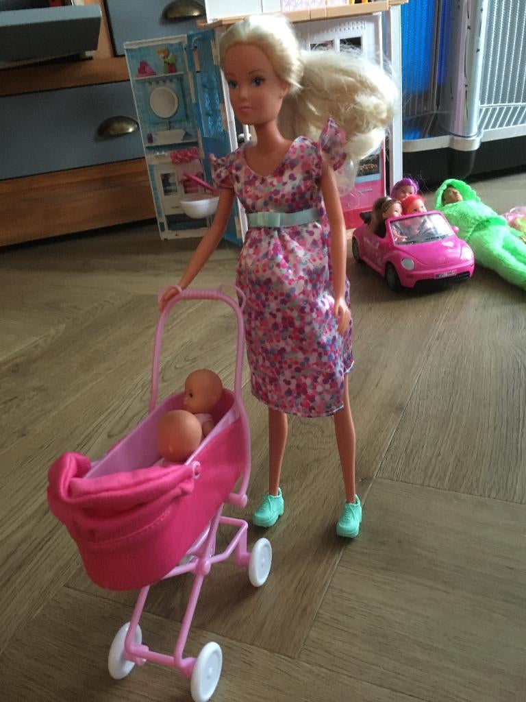 Barbie, zwangere Steffi, Kinderen en Baby's, Speelgoed | Poppen, Ophalen of Verzenden, Zo goed als nieuw, Barbie