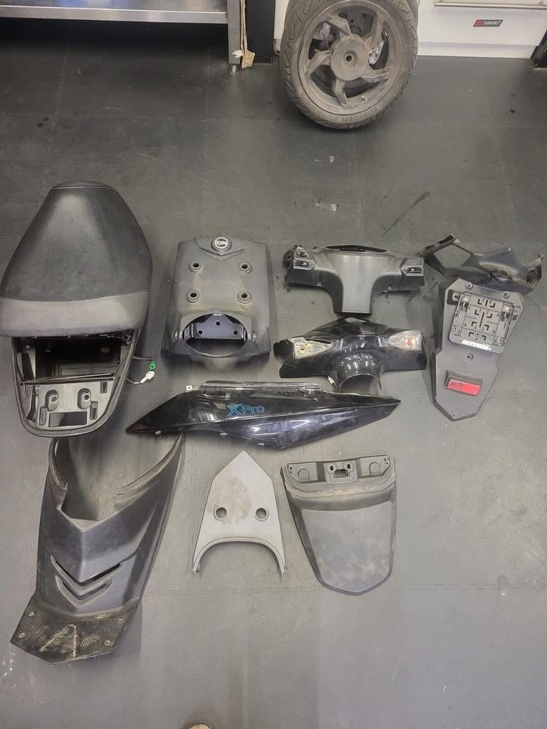 Diverse kappen sym x pro euro 5 2022, Fietsen en Brommers, Brommeronderdelen | Scooters, Gebruikt, SYM, Kap, Ophalen of Verzenden