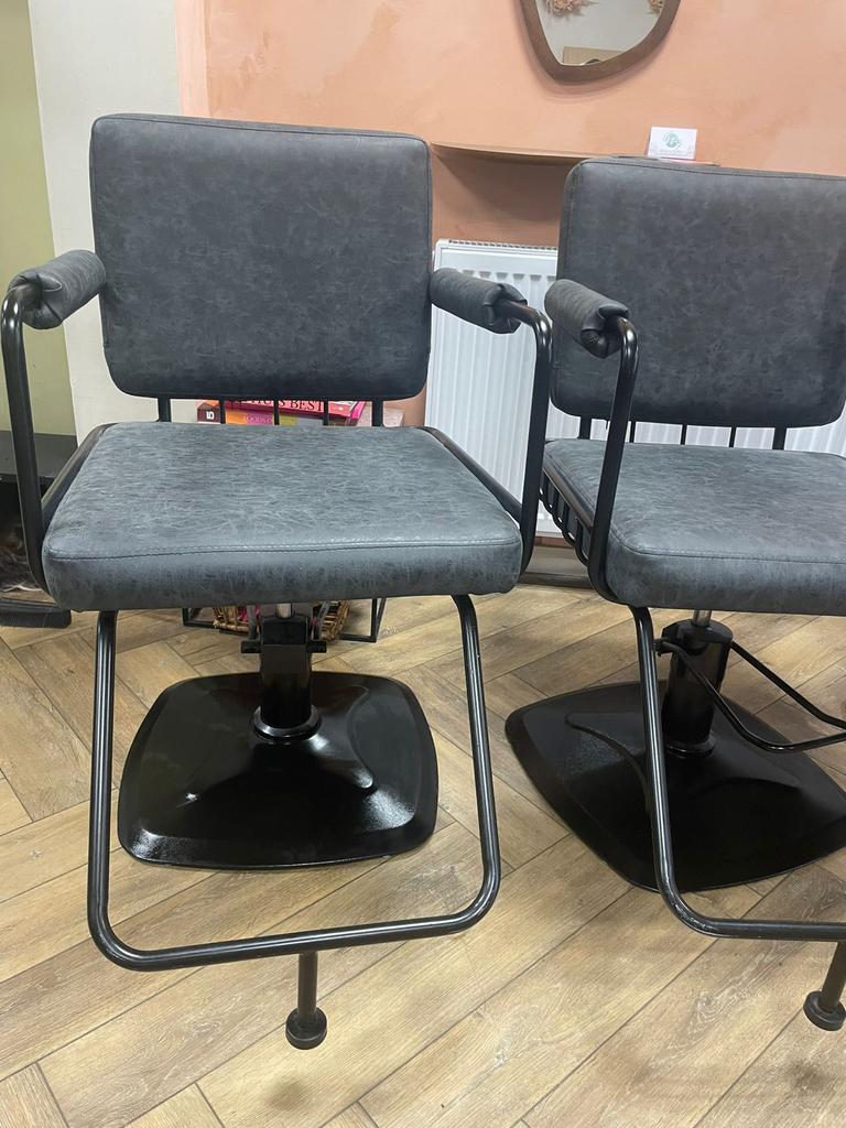 Kappersstoelen - Amper gebruikt, Huis en Inrichting, Stoelen, Ophalen, Twee, Zwart, Zo goed als nieuw
