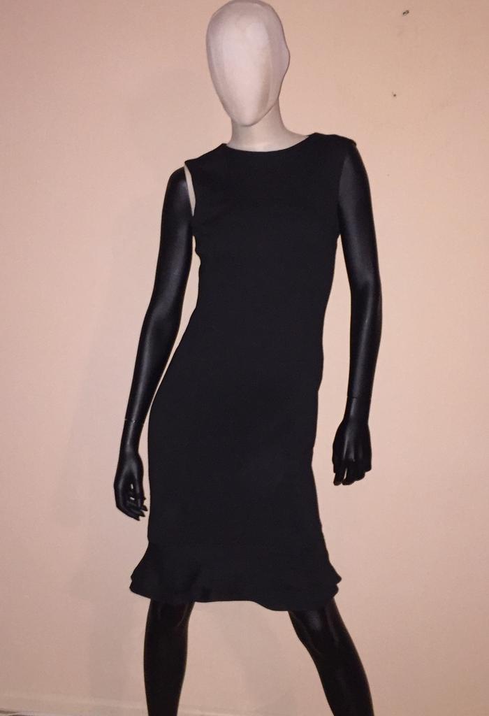 Super leuke zwarte jurk van merk Zara in maat M gevoerd, Kleding | Dames, Jurken, Zo goed als nieuw, Maat 38/40 (M), Zwart, Knielengte