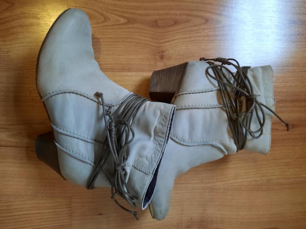 Enkel nubuck leer laars van merk Hot Ice maat 36, Beige, Lage of Enkellaarzen, Ophalen of Verzenden, Zo goed als nieuw