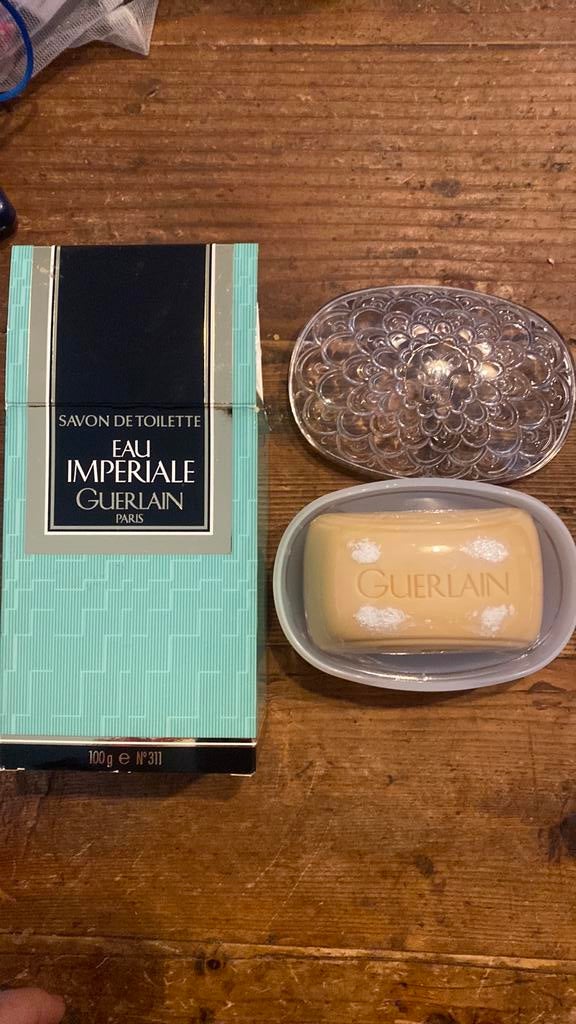 Guerlain in prachtige zeepdoos eau imperiale, Ophalen of Verzenden, Zo goed als nieuw, Bad & Douche
