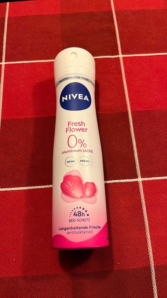 8x Nivea Fresh Flower Deodorant - Nieuw!, Ophalen of Verzenden, Nieuw, Deodorant of Bodyspray