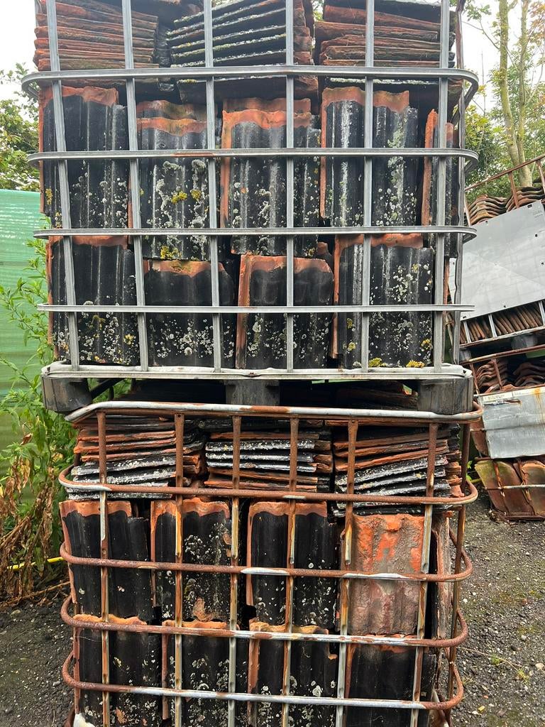 Zwarte golfjes geglazuurde oude dakpannen 1.000 stuks, Gebruikt, Steen of Klei, Ophalen of Verzenden, 15 m² of meer