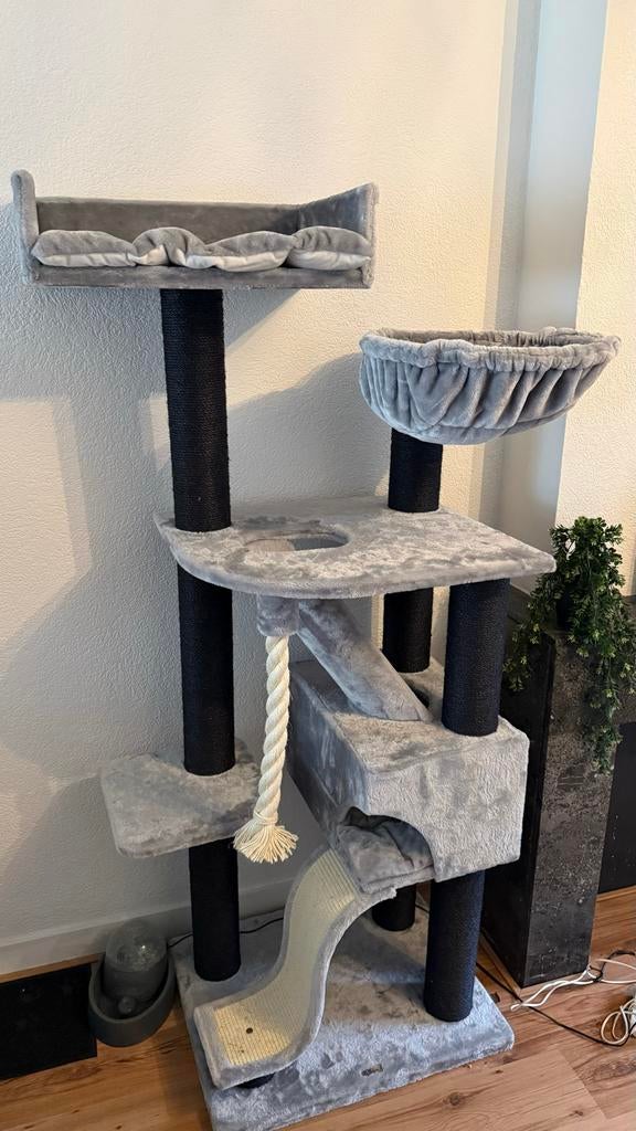 Krabpaal Kilimandjaro de Luxe Blackline (lichtgrijs) te koop, Dieren en Toebehoren, Ophalen of Verzenden, Zo goed als nieuw, Krabpaal