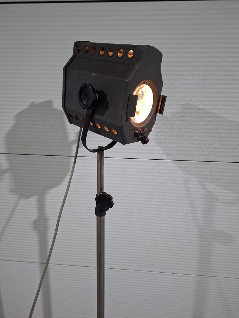 ADB theaterlamp verrijdbaar statief, hoogte 155 - 220 cm, Antiek en Kunst, Antiek | Lampen, Ophalen