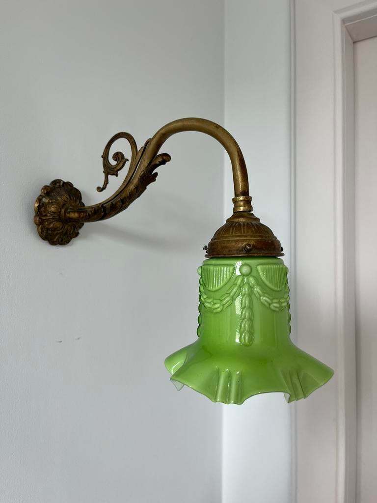 Oud Frans wandlampje met Opaline groen lampenkapje, Ophalen of Verzenden