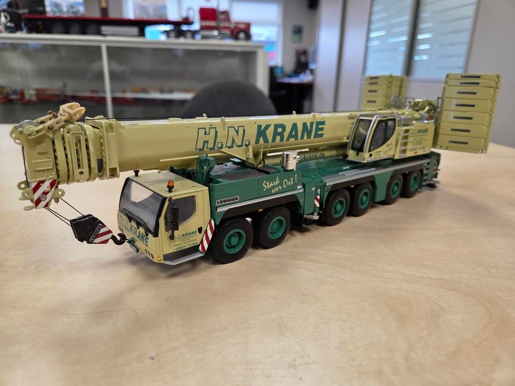Liebherr 1350 in doos leuke kraan, Ophalen of Verzenden, Zo goed als nieuw, Hijskraan, Tractor of Landbouw, Conrad