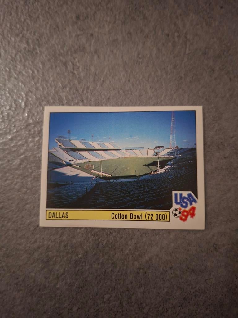 Panini sticker WK 94 USA (Rood). Speelstadion Dallas., Verzenden, Zo goed als nieuw, Sticker