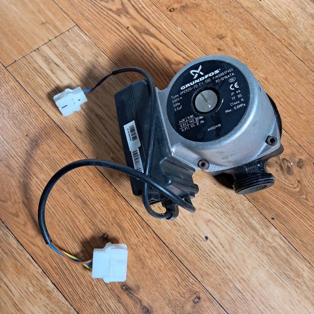Atag blauwe engel SHR 51/60 Grundfos UPER 20-70 F1 Pomp, Gebruikt, Minder dan 30 cm, Hoog rendement (Hr), Overige typen
