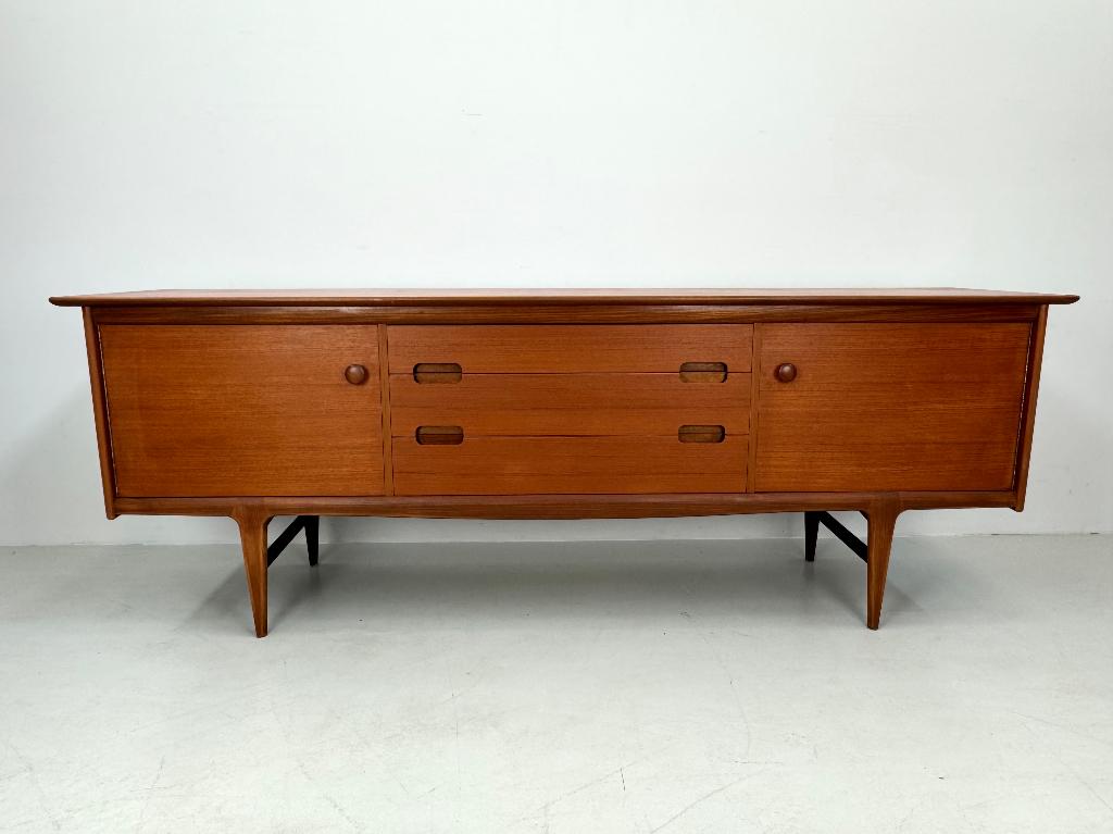 Vintage dressoir Younger SALE, Ophalen of Verzenden, Zo goed als nieuw, 25 tot 50 cm, 150 tot 200 cm