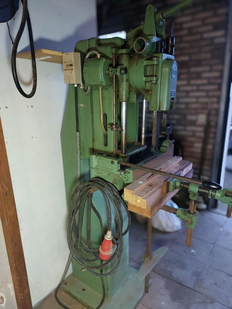 Professionele kettingfrees, kettingsteekmacine., Doe-het-zelf en Verbouw, Ophalen, 1200 watt of meer, 70 mm of meer