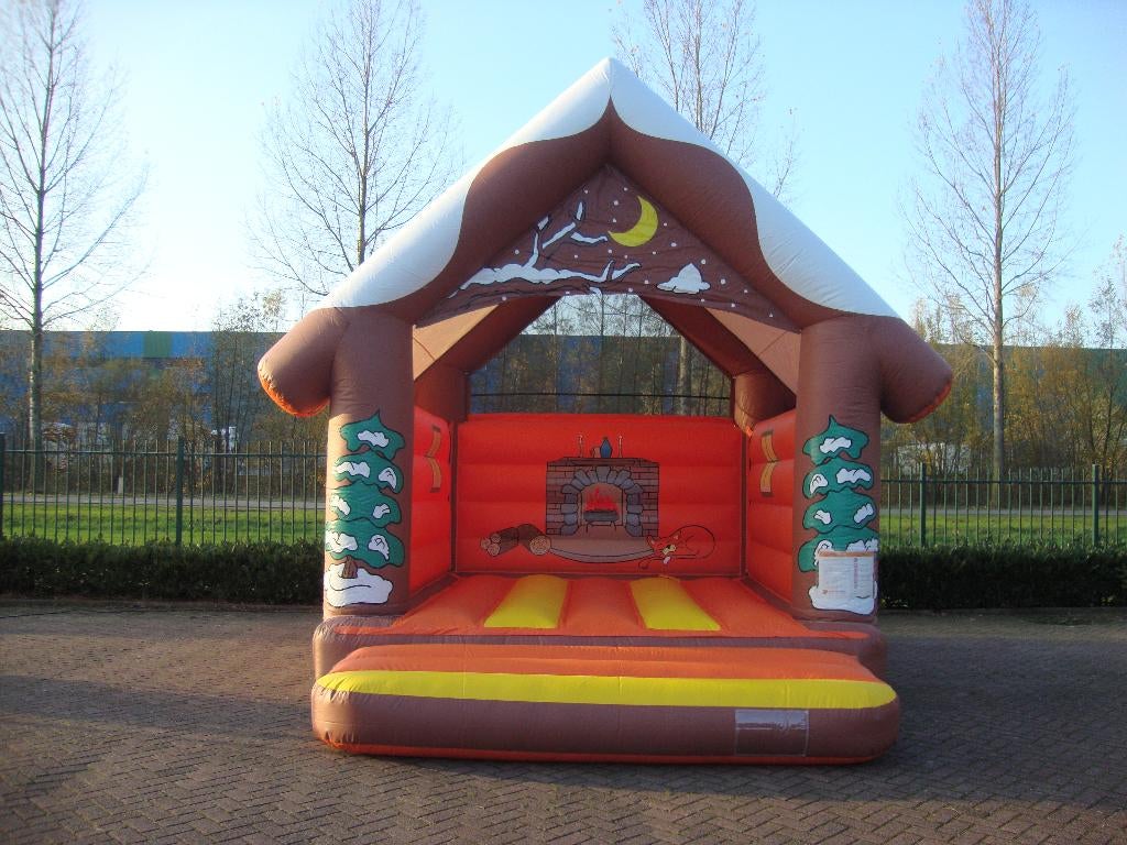 Springkussen Winters Huisje te koop, Hobby en Vrije tijd, Feestartikelen | Verhuur, Ophalen of Verzenden, Zo goed als nieuw, Overige