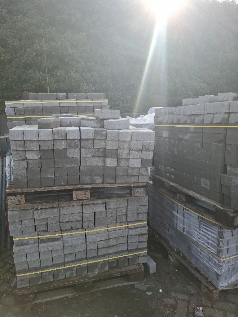 Betonstraatstenen BKK ca. 1400 stuks en ca. 800 stuks wit, Tuin en Terras, Ophalen, Klinkers, Nieuw, 10 m² of meer
