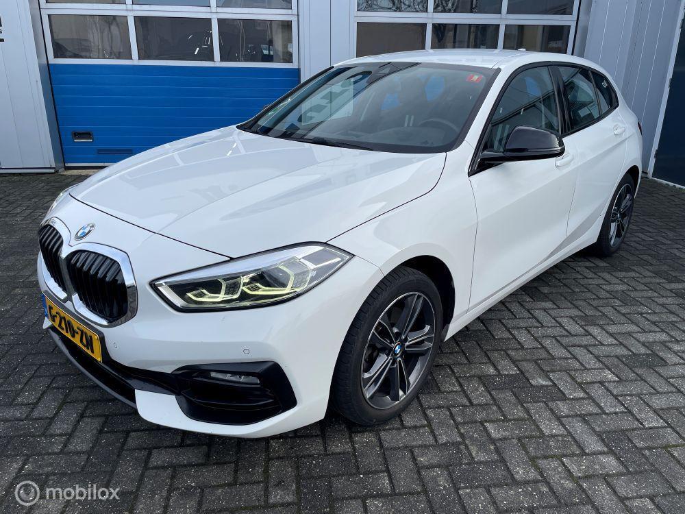 BMW 1-serie 118i Executive Automaat-Spinterieur-17''-Navi., Achterwielaandrijving, Gebruikt, Alcantara, Wit