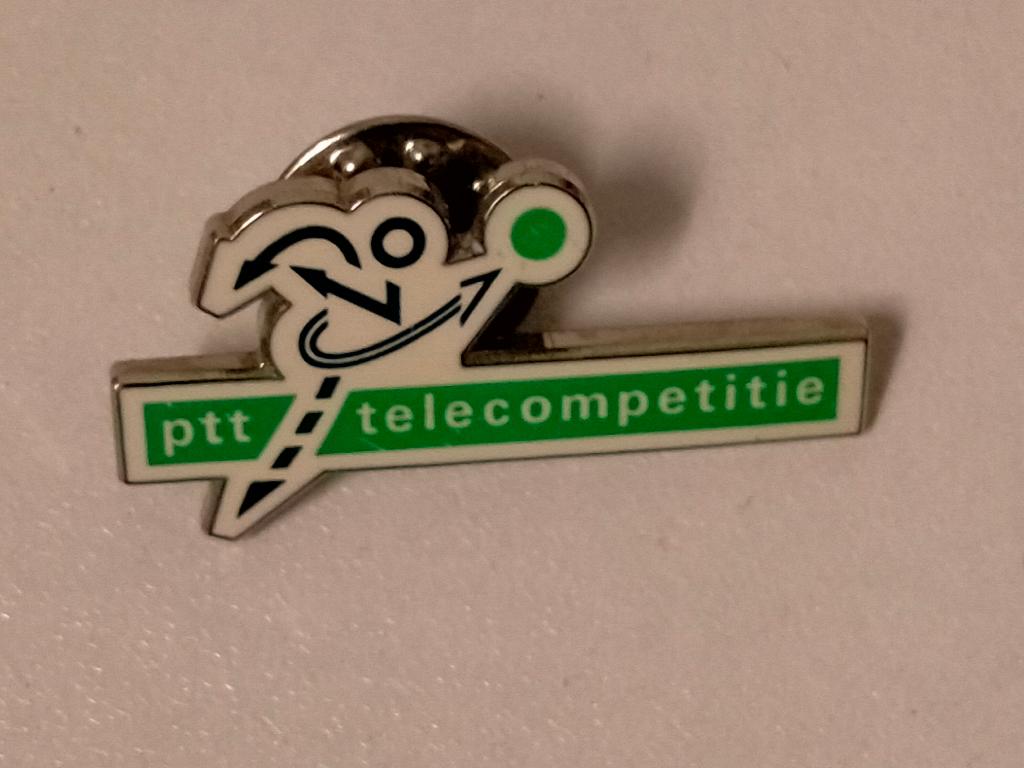 PTT Telecompetitie Eredivisie voetbal vintage pin logo sport, Verzamelen, Speldjes, Pins en Buttons, Ophalen of Verzenden, Gebruikt