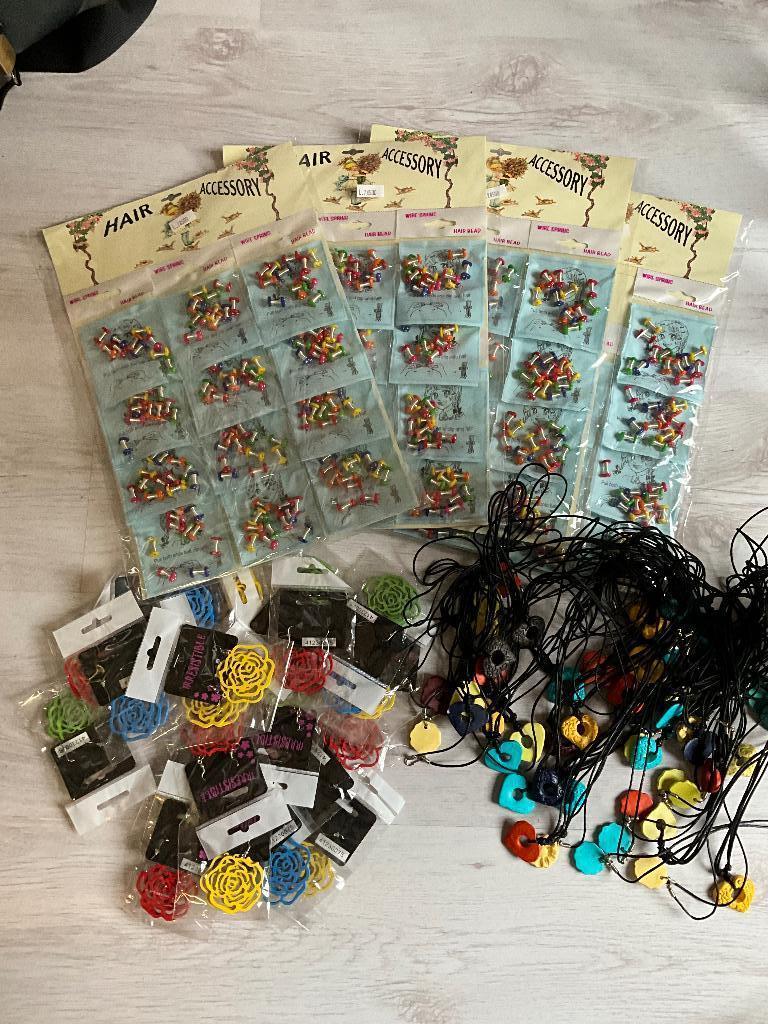 restpartij sieraden en haarmode, Diversen, Nieuw, Ophalen of Verzenden, Restpartij sieraden en haarmode, Emmen