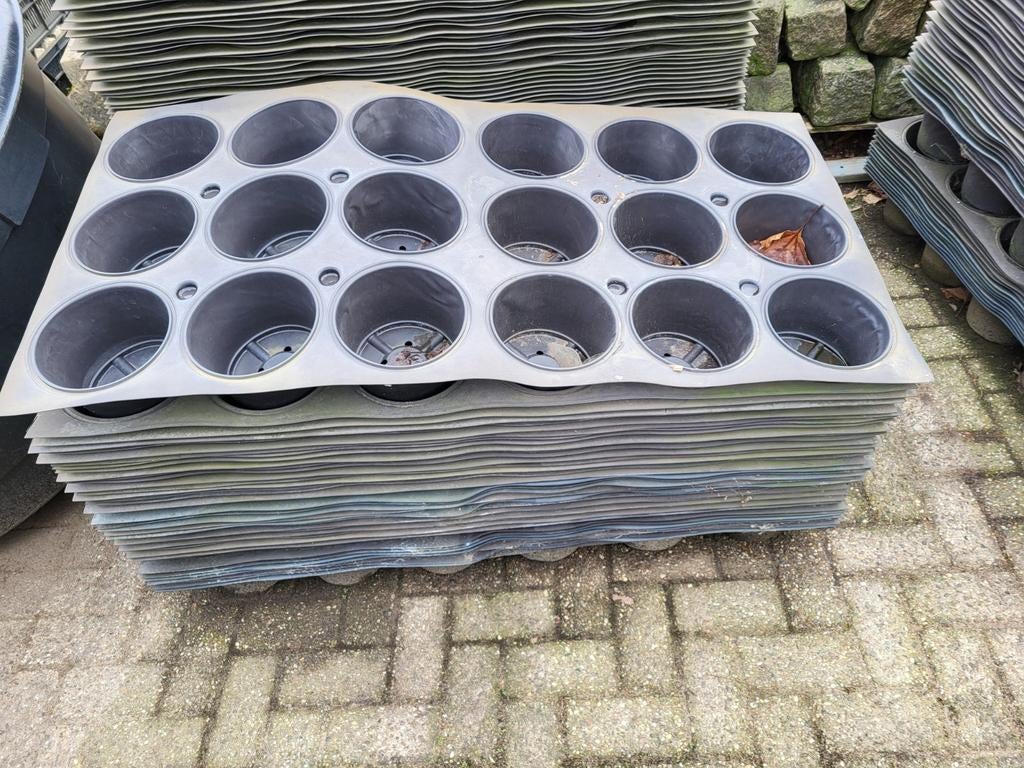 Teeltplaten 18 gaats voor 3 liter potten, Ophalen, Rond, Kunststof