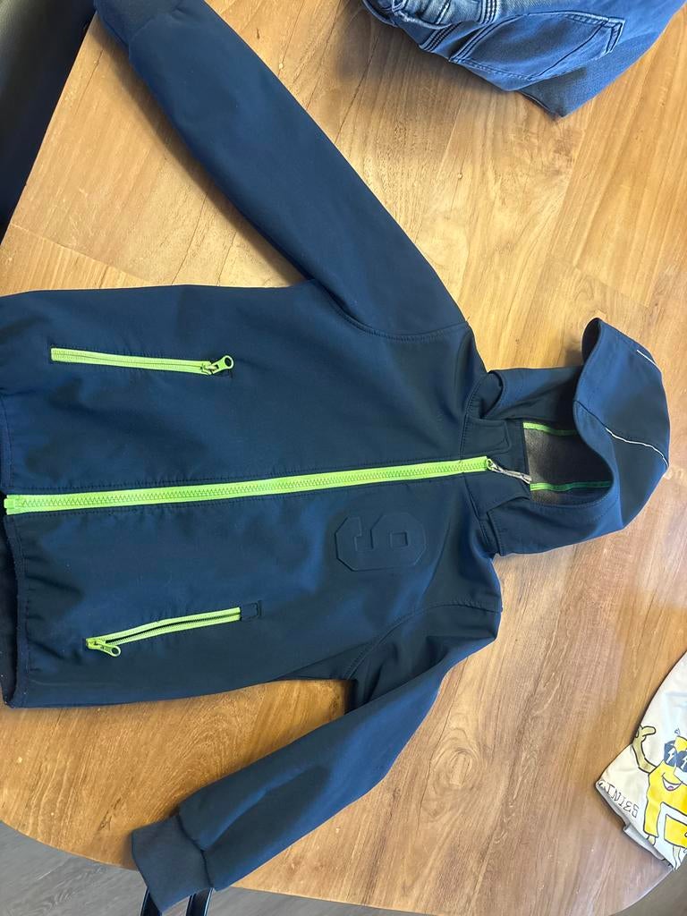 Softshell jas H&M maat 122, Kinderen en Baby's, Ophalen of Verzenden, Gebruikt, Jongen of Meisje, Jas
