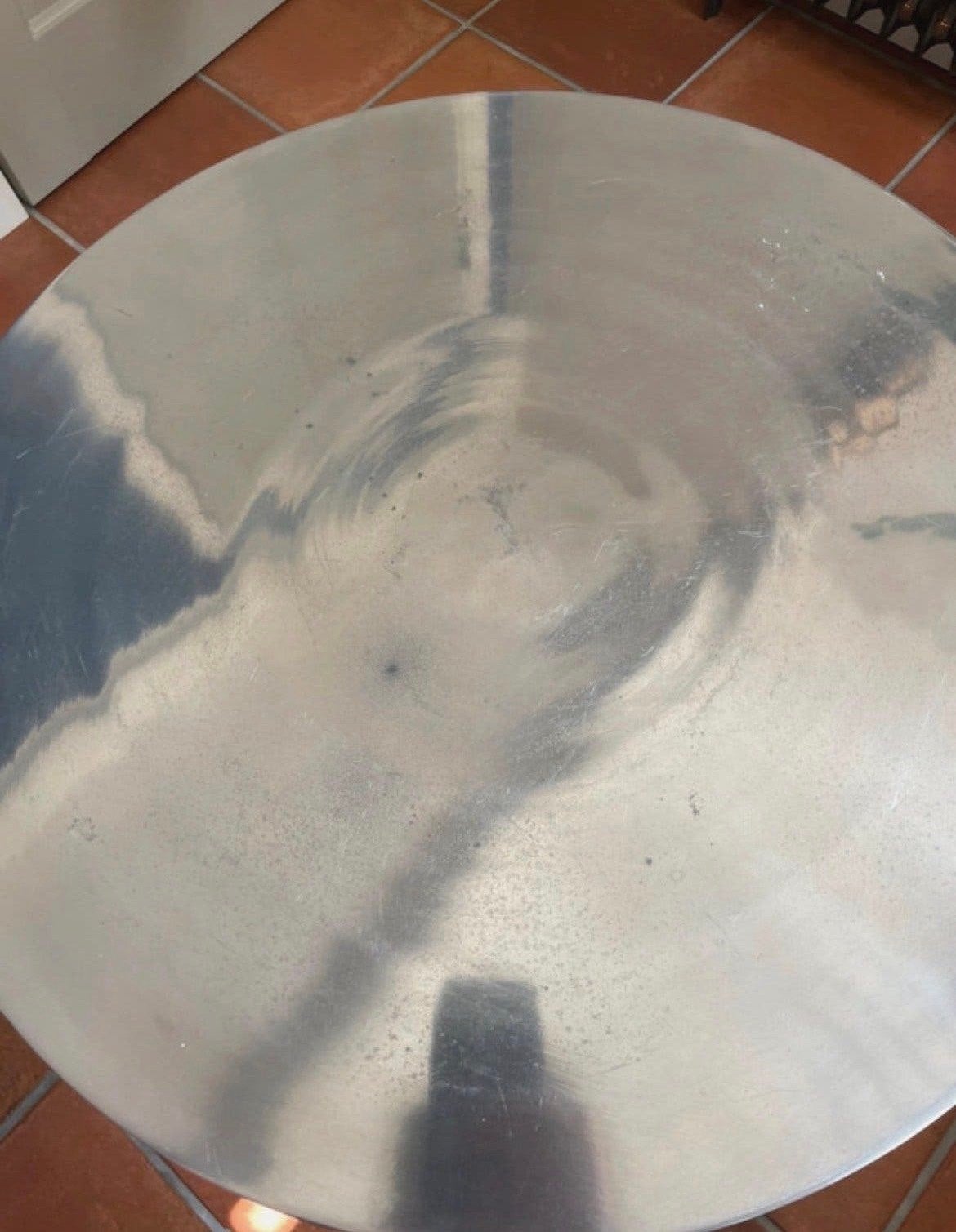 Ronde metalen bijzettafel - 60 cm hoog, Ophalen, Gebruikt, Metaal of Aluminium, Rond