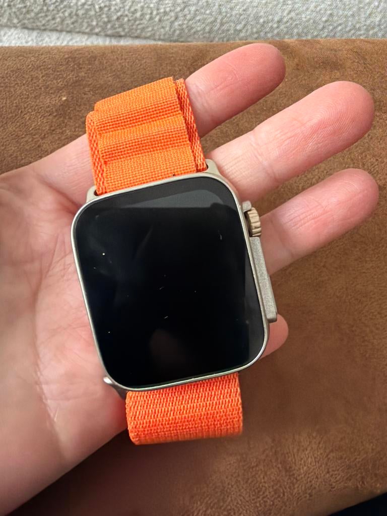 Apple Watch Ultra met Oranje Alpine Band - Zo goed als nieuw, Sieraden, Tassen en Uiterlijk, Smartwatches, Afstand, IOS, Oranje