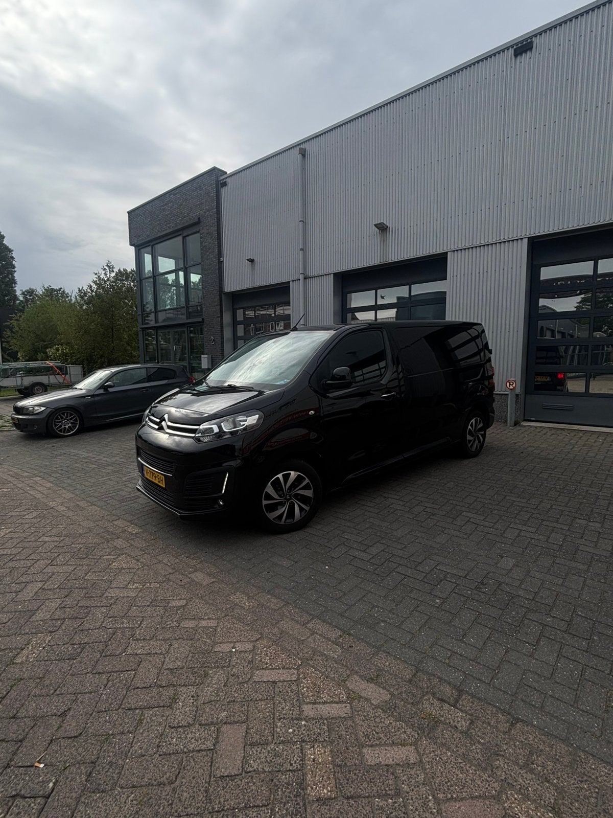 Citroën Jumpy GB M 2.0 Bluehdi 120PK S&S 3-zits Verhoogd, Voorwielaandrijving, Euro 5, 1588 kg, Zwart