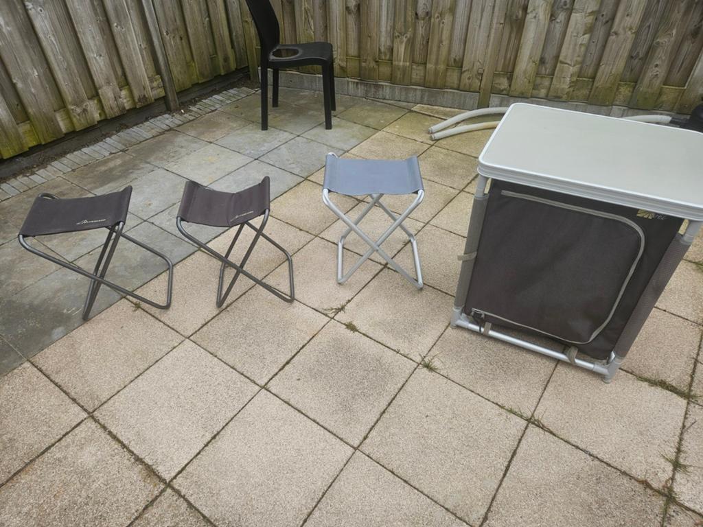 Campart Travel Campingkast en 3 Campingstoeltjes, Caravans en Kamperen, Kampeermeubelen, Ophalen, Gebruikt, Campingkast