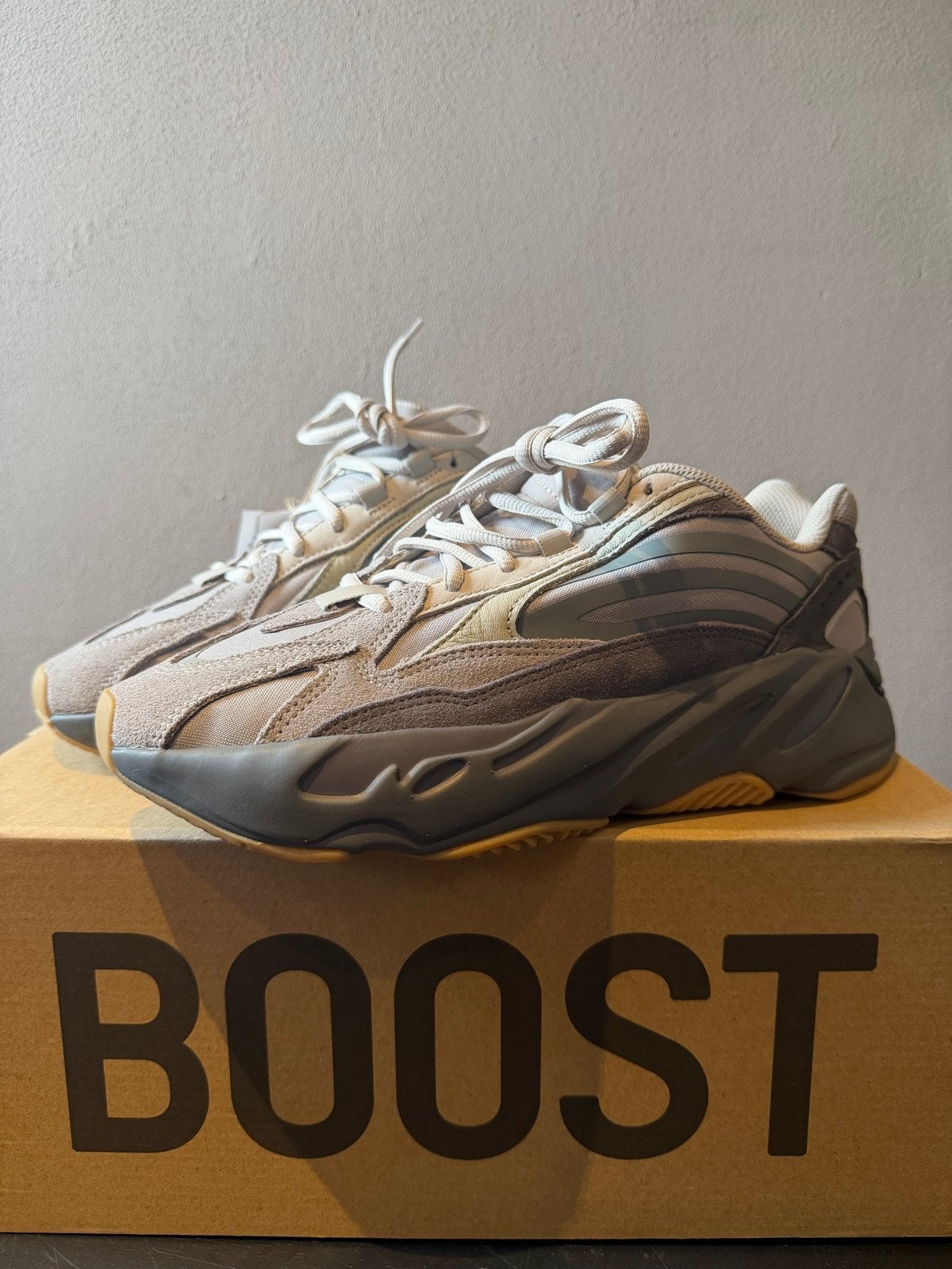Adidas Yeezy 700 Tephra - Maat 41 1/3 - Nieuw, Overige kleuren, Nieuw, Ophalen of Verzenden, Sneakers of Gympen