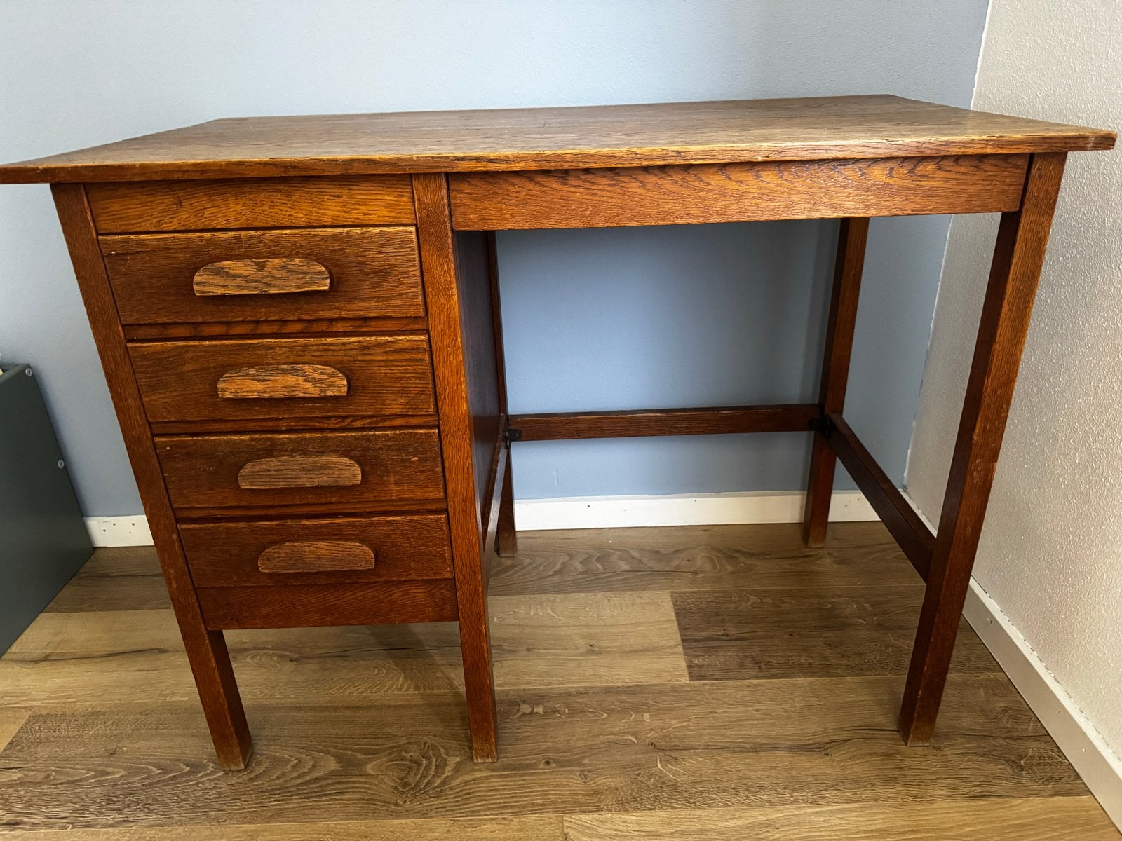 Vintage houten bureau met lades - 90,5x49x69cm, Ophalen, Overige typen, Gebruikt, Hout