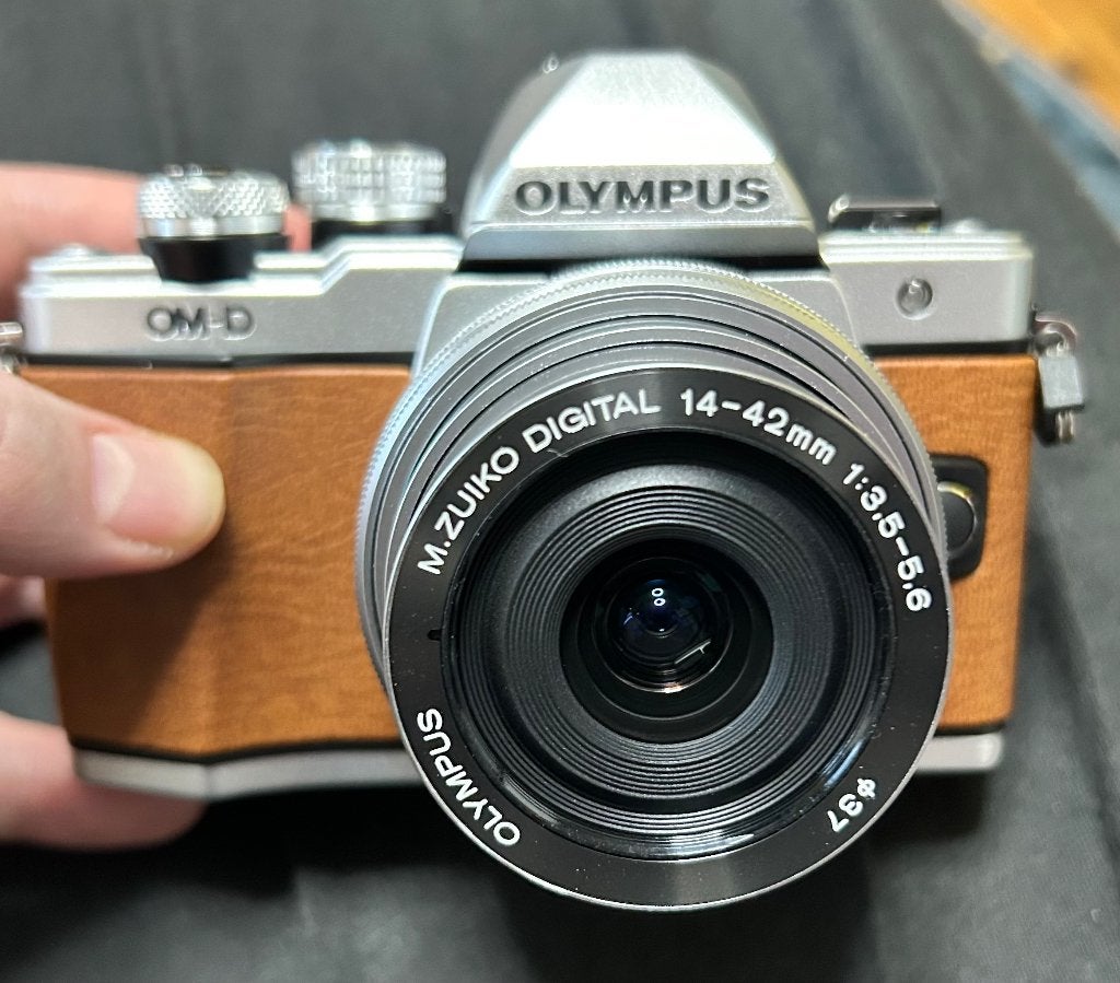 Olympus OM-D E-M10 Mk II + 14-42mm Limited Edition- 61clicks, Audio, Tv en Foto, Fotocamera's Digitaal, Lensdop, Olympus, Systeemcamera
